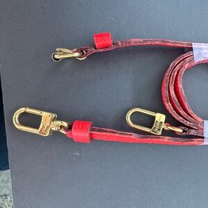 Louis Vuitton Parts from Shoulder Strap. HARDWARE IS THE USABLE ITEM.